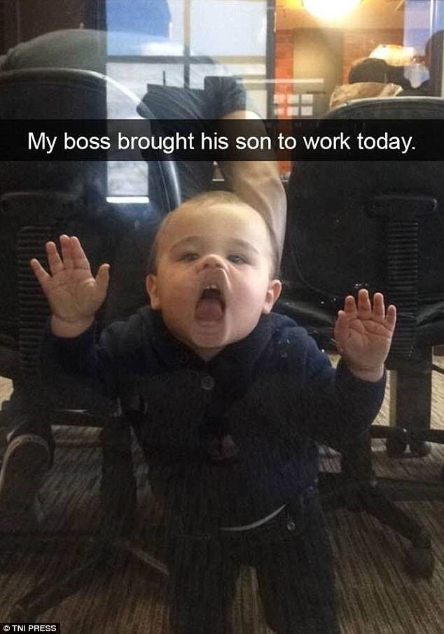 Начальник привел сына на работу