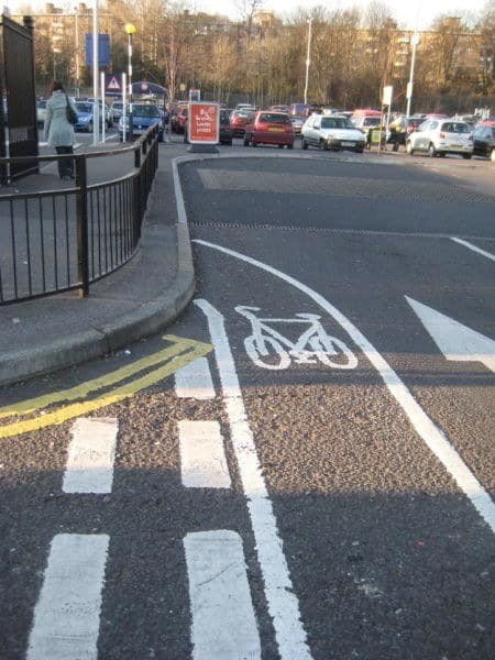 Ваш путь не ограничен, в отличие от этой велосипедной полосы 