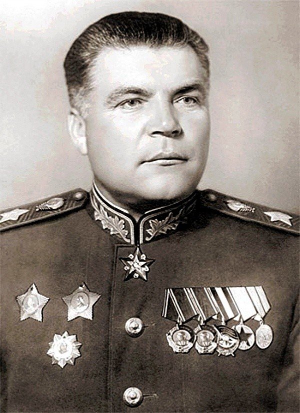 Маршал Советского Союза Родион Яковлевич МАЛИНОВСКИЙ (1898—1967)