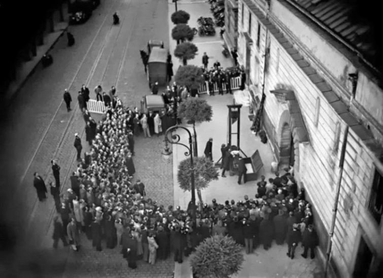 Последняя публичная казнь с применением гильотины, 1940 год.