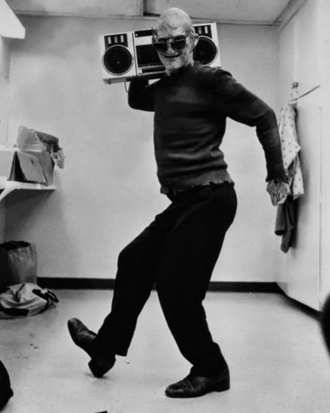 Роберт Инглунд на съемках фильма «Кошмар на улице Вязов», 1984 г.