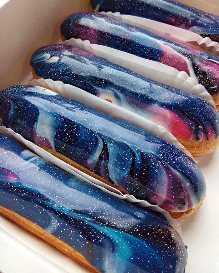 Слишком красивы, чтобы их просто съесть: уникальные галактические эклеры
