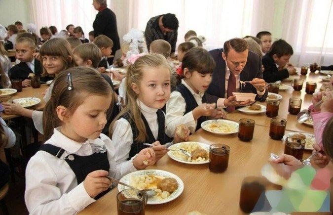 Навальный съел лапшу и стал мемом