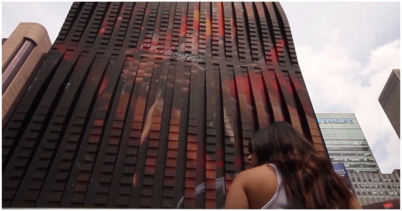 На Таймс-сквер появился первый трехмерный рекламный щит