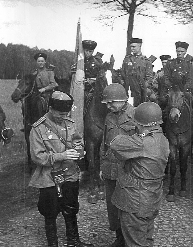 Казаки 3-го гвардейского кавалерийского корпуса на встрече с американскими офицерами в Германии