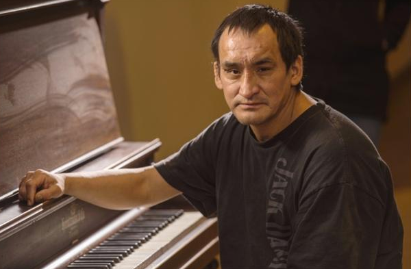 История бездомного пианиста из Канады, который стал звездой