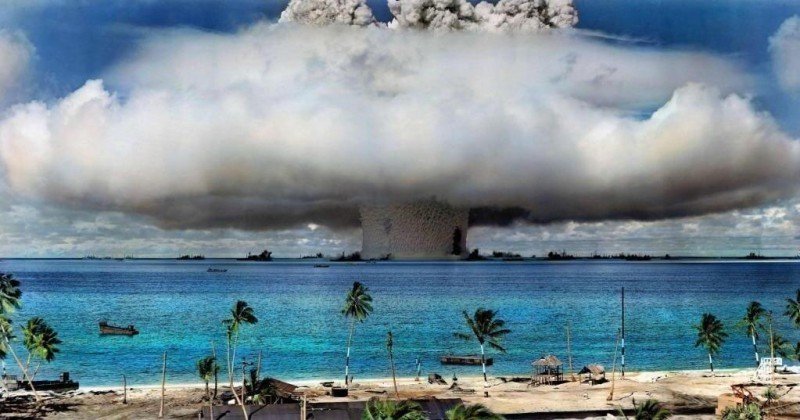 Испытания ядерной бомбы на атолле Бикини. Тихий океан, Маршалловы острова, 25 июля 1946 года.