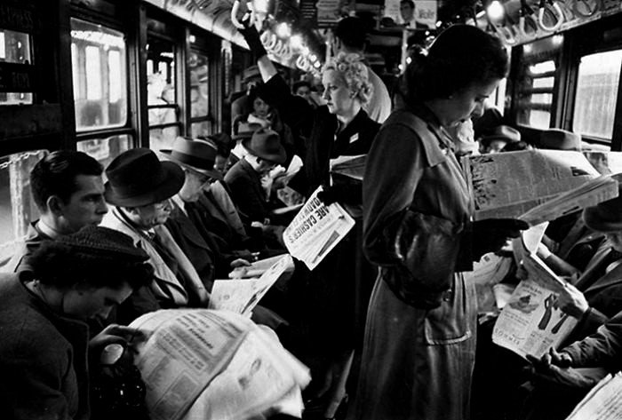 Пассажиры в метро, 1946