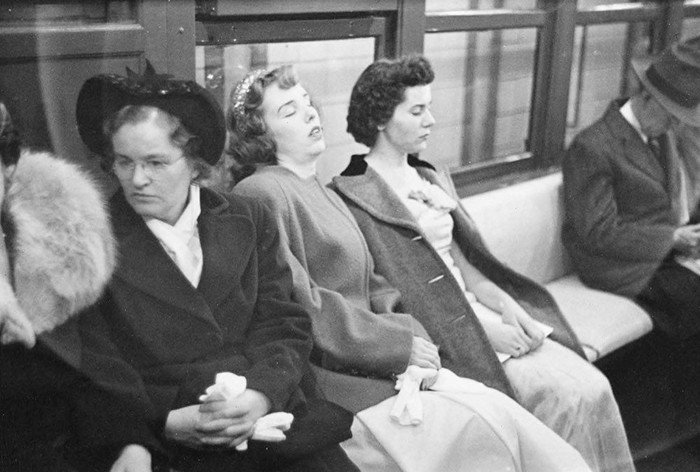 Женщины в метро, 1946