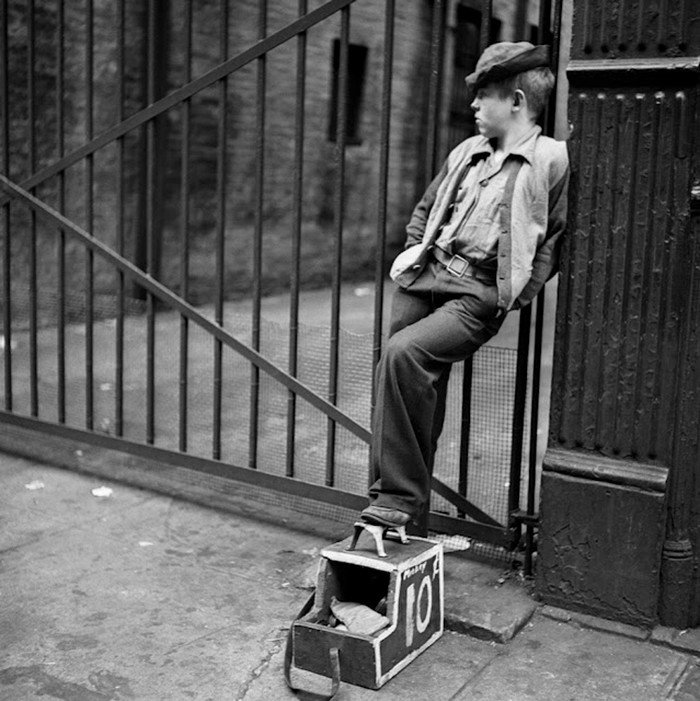 Чистильщик обуви, 1940