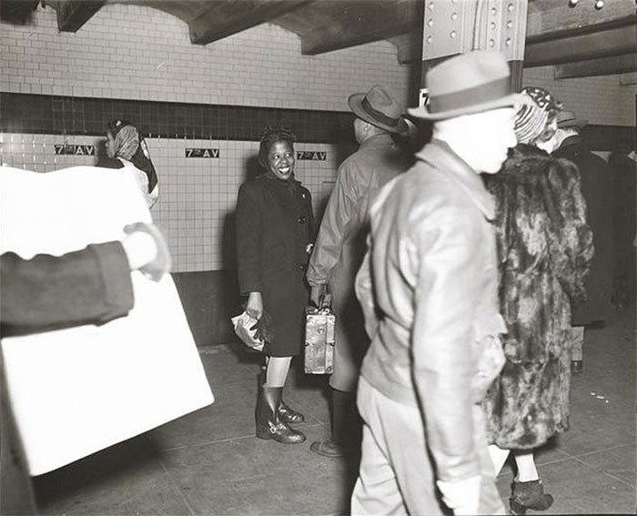 На платформе метро, 1940-е
