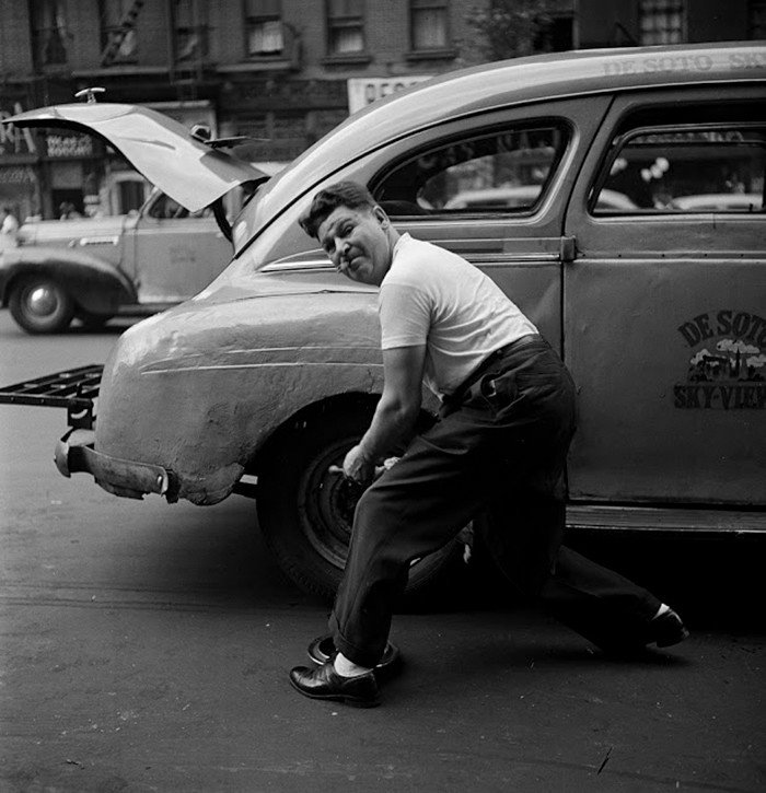 Замена колеса, 1946