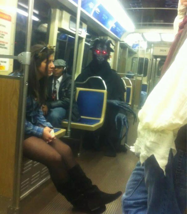 Выходцы из ада тоже любят прокатиться в метро
