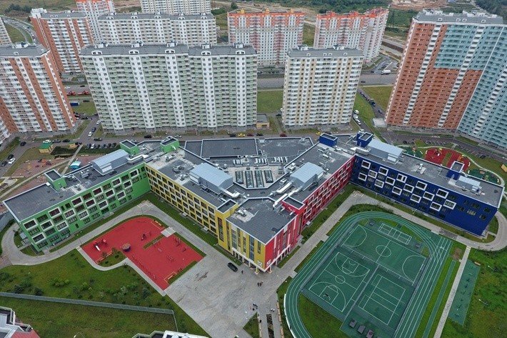 32. На юго-востоке Москвы открыта школа на 2100 учащихся