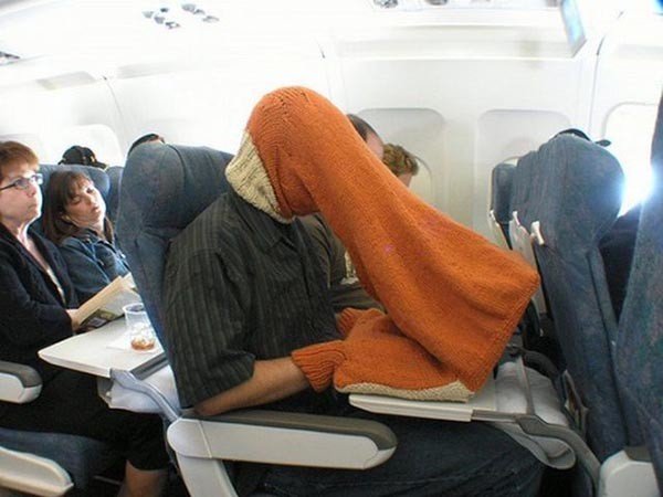 Когда в полет прям в самолет садится странненький народ
