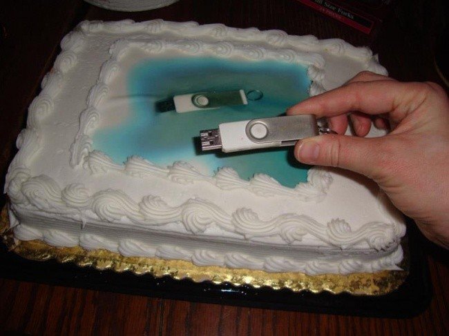 «Сделайте торт с этим фото, пожалуйста, вот вам флешка». Сказано — сделано.