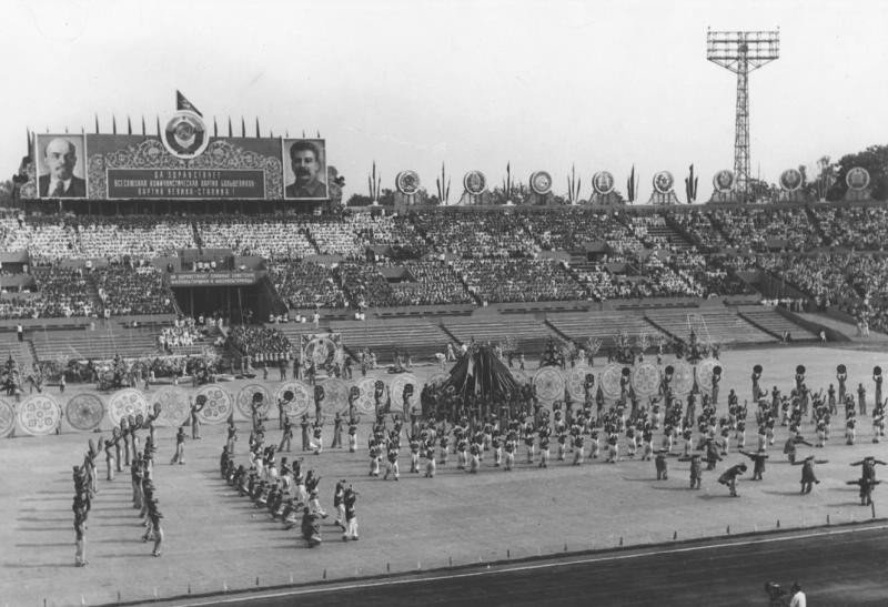 800-летие Москвы. Физкультурный парад на стадионе "Динамо". Сентябрь 1947 года.