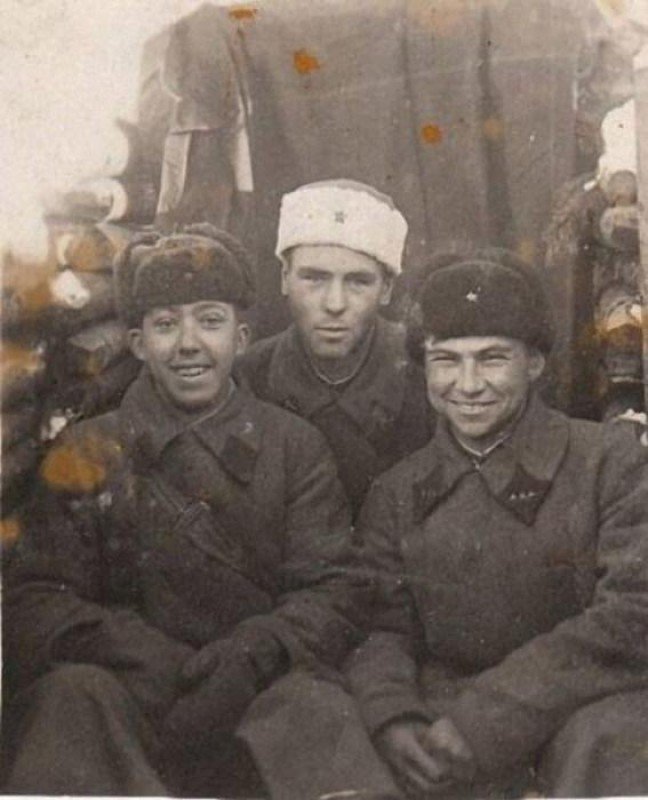 18-летний Юрий Никулин во время Финской войны. СССР, 1940 год.