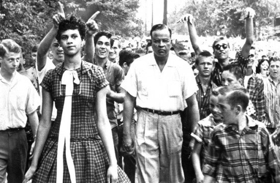 Первая чернокожая студентка Дороти Каунтс, Северная Каролина, 4 сентября 1957, Douglas Martin/A.P. Photo.