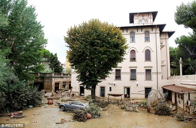 Сильные дожди в Италии привели к затоплению Ливорно и гибели людей