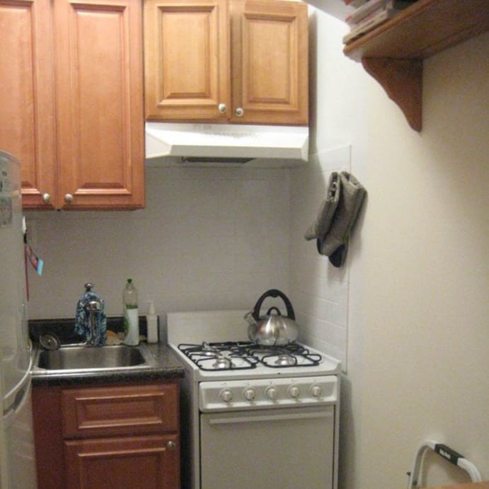 Всё, что связано с кухнями в Нью-Йорке, маленькое: раковина, плита, а иногда и холодильник 