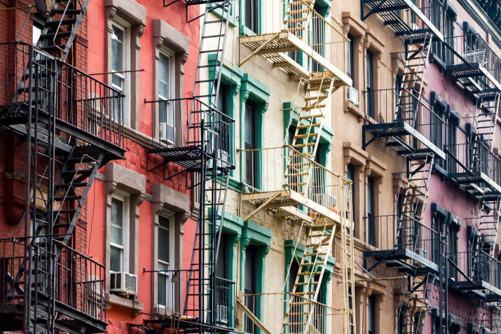 Пожарные лестницы станут тем «двором», который большинство людей будет когда-либо иметь в Нью-Йорке  