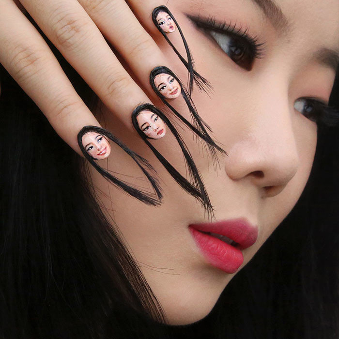 Художница нарисовала автопортреты на собственных ногтях