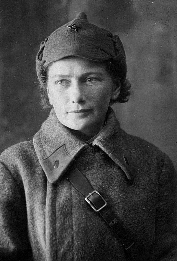 Военврач 3-го ранга (капитан медицинской службы) Елена Ивановна Гребенева (1909—1974), врач-ординатор операционно-перевязочного взвода 316-го медсанбата 276-й стрелковой дивизии.