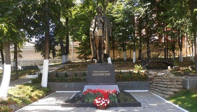 Памятник Ф.Э.Дзержинскому в Кирове