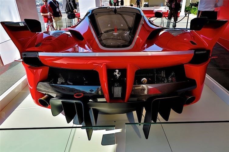 Гиперкар Ferrari FXX-K: вид сзади