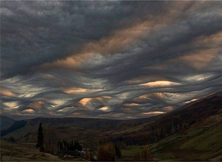 Страшно красивые облака Asperatus
