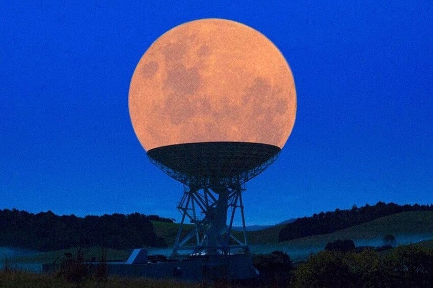 7. Луна на фоне антенны спутниковой связи