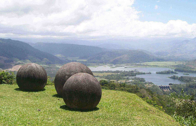 10. Каменные шары Коста-Рики