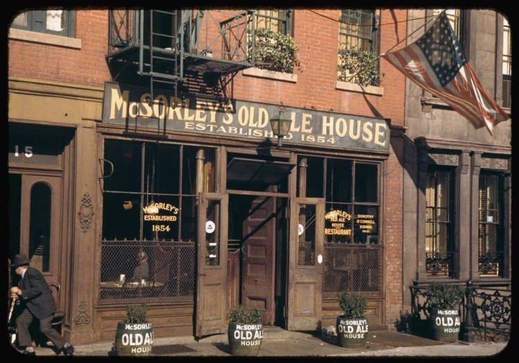 McSorley's Old Ale House — самый старый ирландский паб в городе. Он расположен на 7-й Восточной улице между Второй и Третьей авеню и работает с 1800-х годов.
