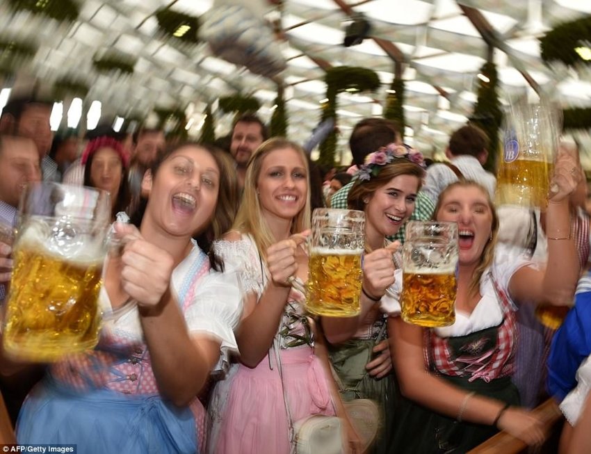 Мюнхен заливает пивом:  Октоберфест стартовал!