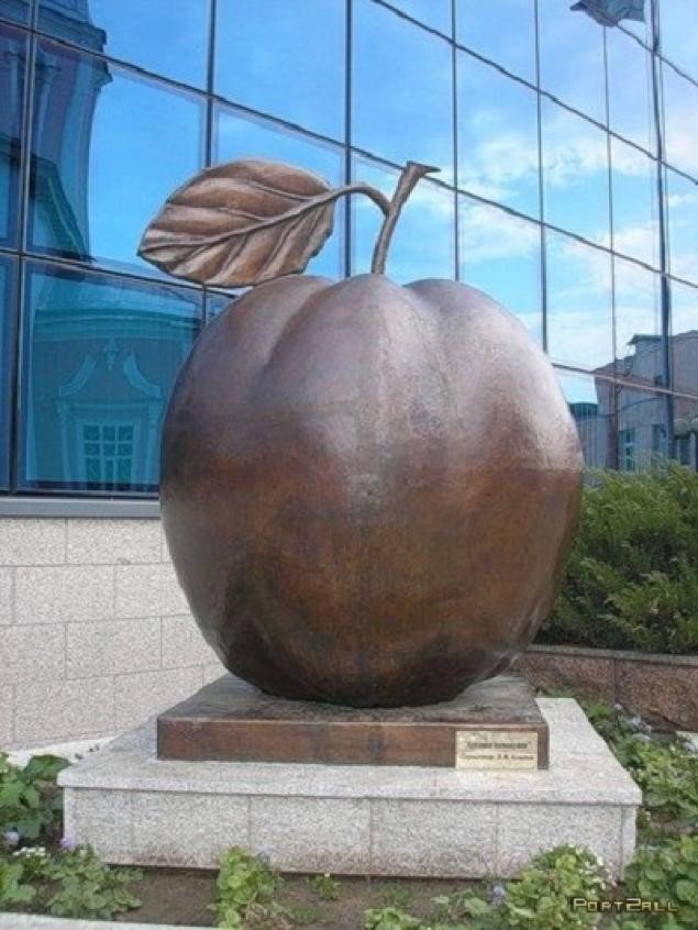 Памятник яблоку (не Apple!). Курск