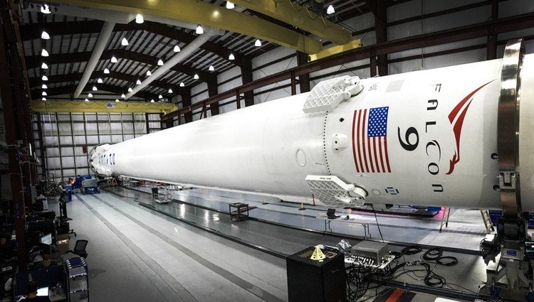 Первые космические аппараты SpaceX получили имена в честь «Тысячелетнего сокола», космического корабля из «Звездных войн»