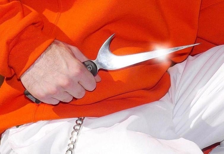 Логотип Nike Том Галле превратил в нож