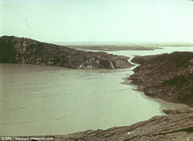 Архивная видеозапись: советский термоядерный взрыв, создавший Атомное озеро