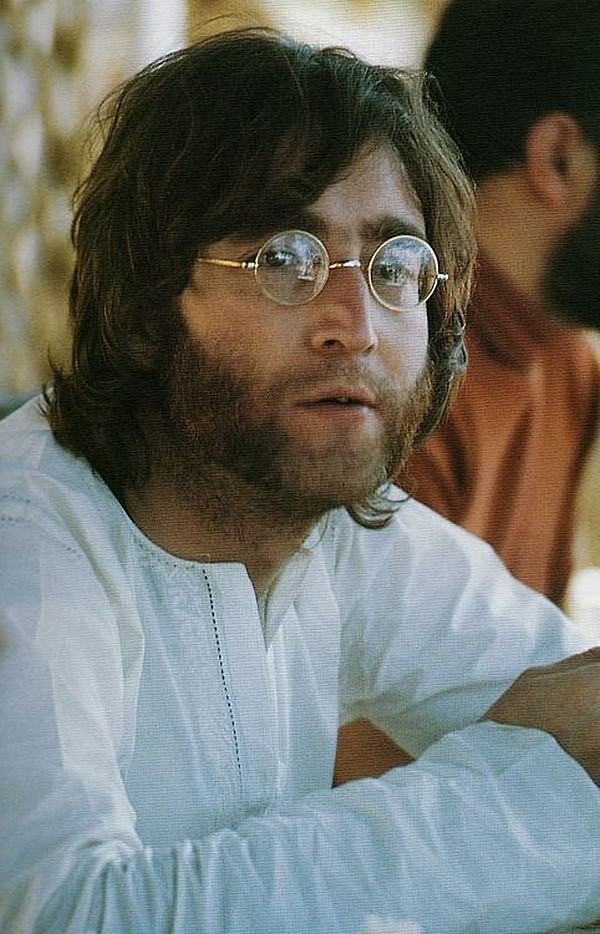 Джон Леннон во время своего пребывания в Индии в 1968 году