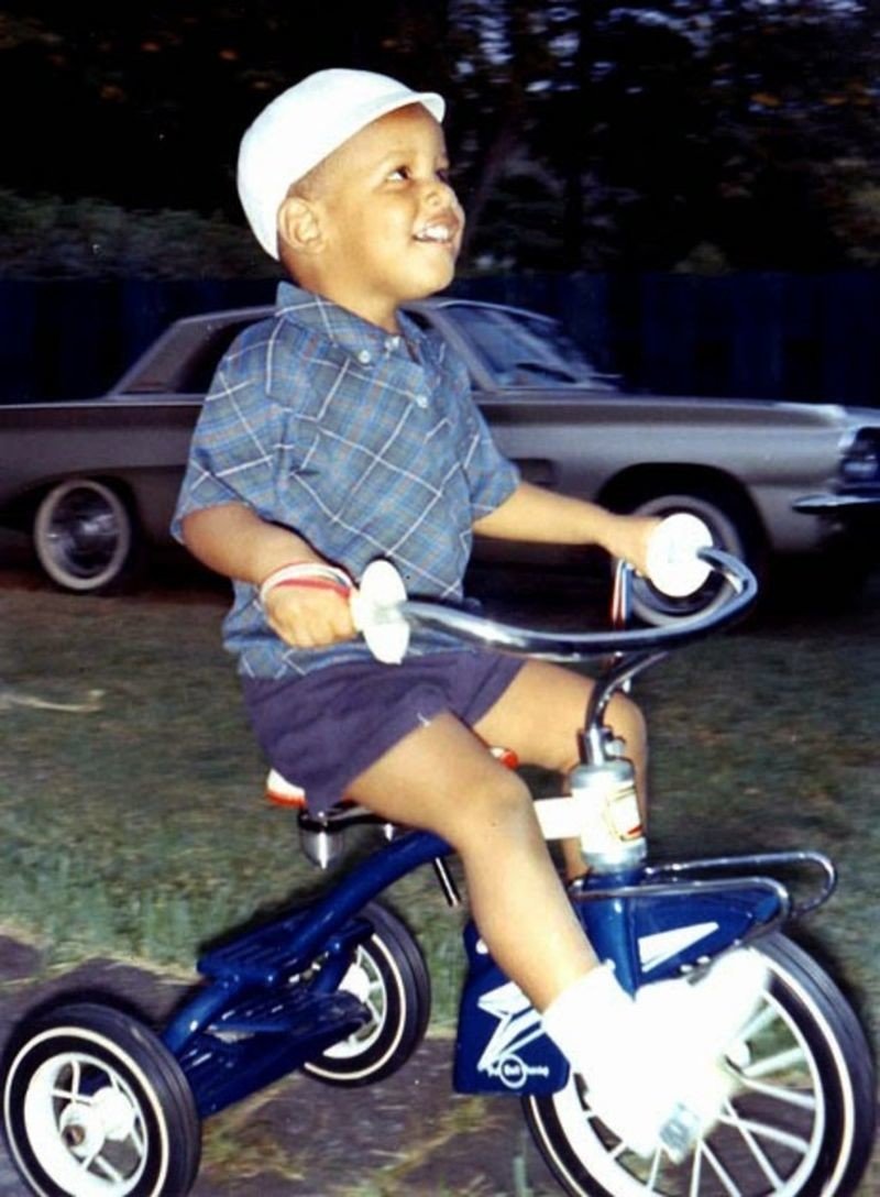 4. 4-летний будущий президент США Барак Обама учится ездить на велосипеде