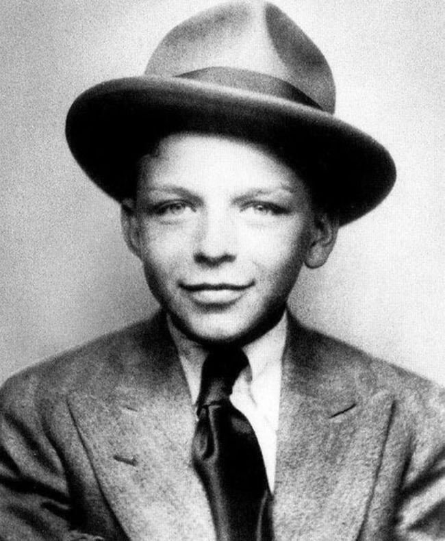 11. Единственный и неповторимый Фрэнк Синатра в 1925 году, когда ему было 10 лет