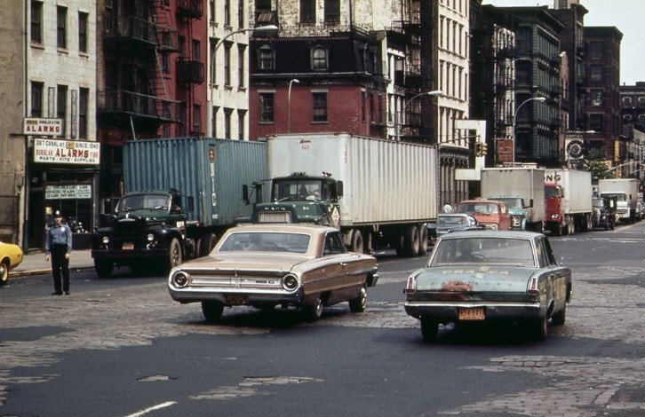 Любопытно посмотреть на районы Нью-Йорка в 1970-ых. Самый густонаселенный — Бронкс, был очень опасен.