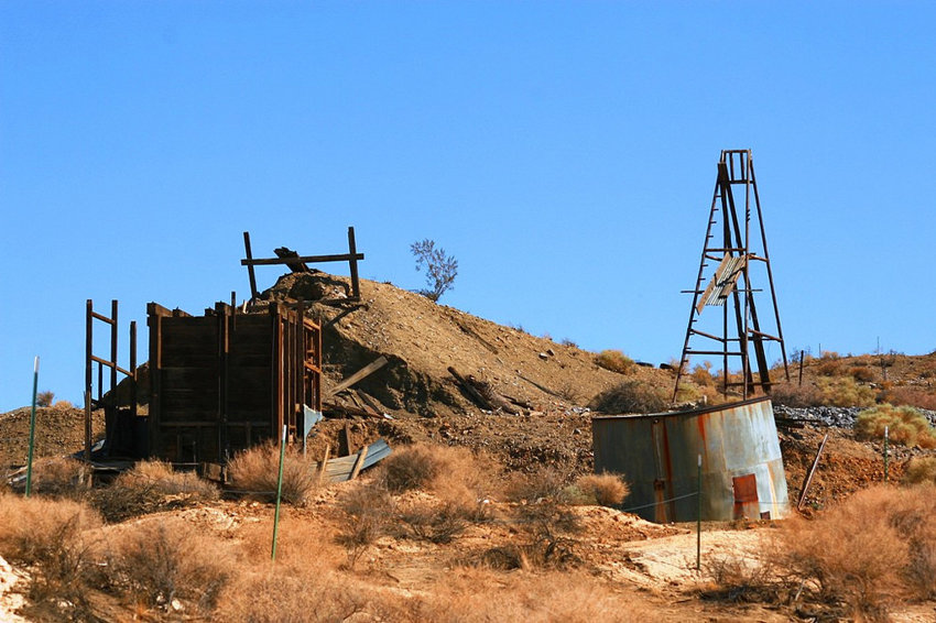 Заброшенные шахты: вид снаружи