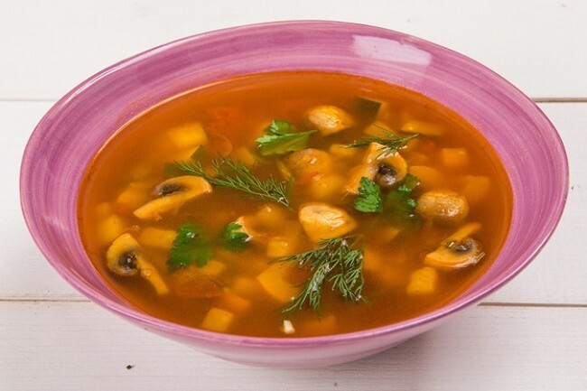 Овощной суп с грибами и сельдереем 