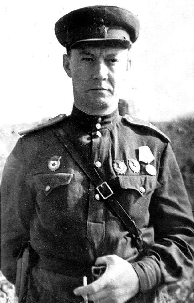 Не менее важным героем намечающейся драмы был начштаба корпуса полковник Алексей Семенович Бурдейный  (18.10.1908—21.04.1987). Именно ему принадлежит план налёта на Тацинскую.
