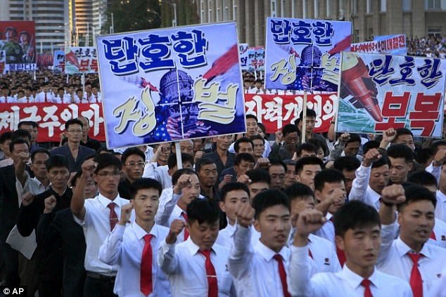 Тысячи северокорейцев устроили митинг против США и Трампа после заявления Ким Чен Ына