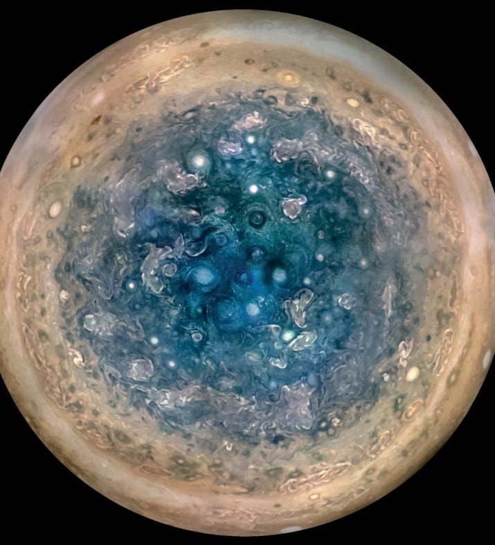 Циклонеы, бушующие на южном полюсе Юпитера