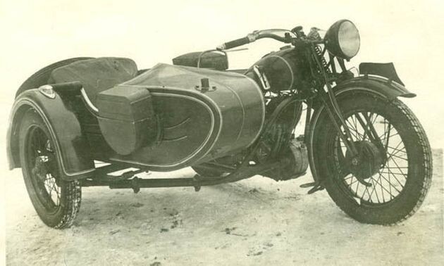 Довоенный советский мотоцикл АМ-600 — двойник английского мотоцикла BSA модели Sloper с 600-кубовым нижнеклапанным двигателем
