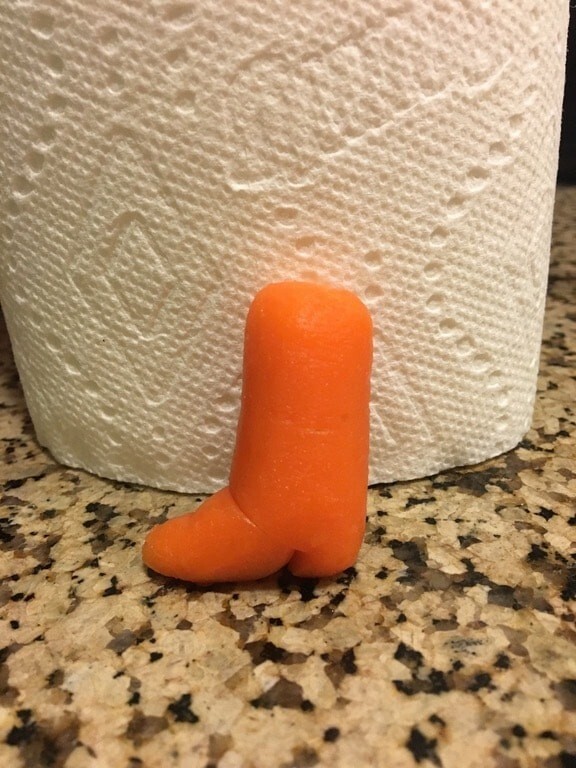 Мал, да удал: морковка-недоросток в форме ковбойского сапога